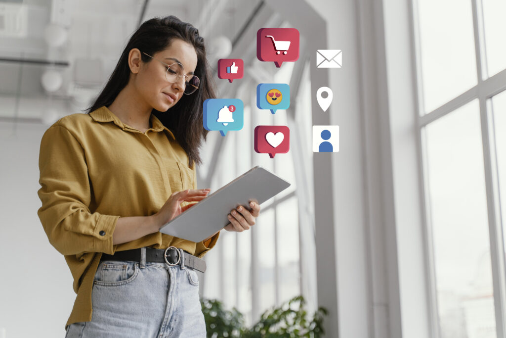 Ainda na esteira das habilidades digitais, a gestão de mídias sociais é um campo fértil. Muitos donos de pequenos negócios, como restaurantes, salões de beleza e lojas de bairro, sabem da importância de estar no Instagram e no Facebook, mas não têm tempo ou conhecimento para isso.